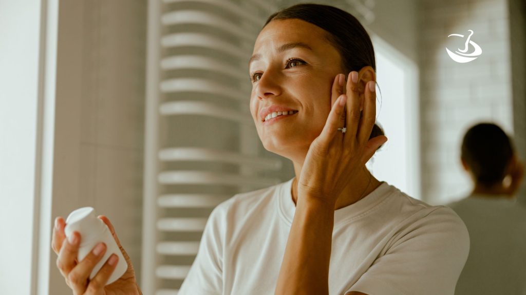 Saúde da Pele - Mulher Fazendo Skincare